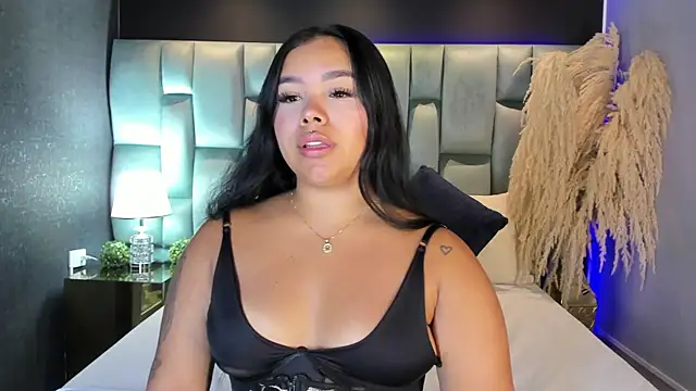 MarianaGarciaa   online show from 15, 4, 2026