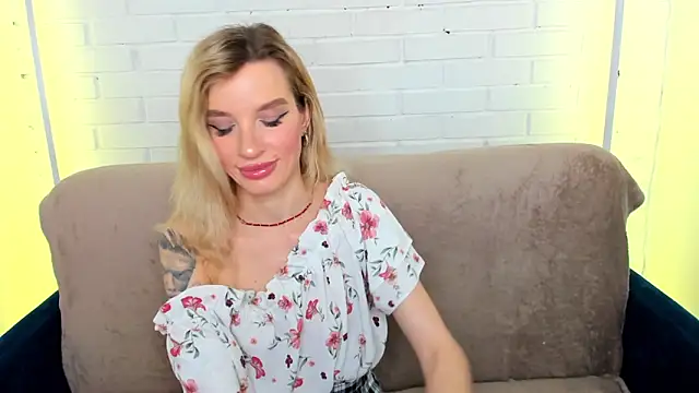 Snapshot of AlinaLovelyX chatting on 25, 5, 2026 AlinaLovelyX online show from 25, 5, 2026