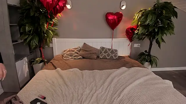 IceDanielles online show from 7, 3, 2025