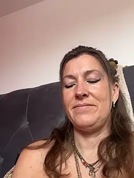 Lwhite1 online show from 27, 4, 2026