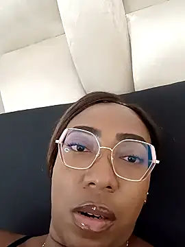 Snapshot of dirtyvictoria chatting on 12, 10, 2025 dirtyvictoria online show from 12, 10, 2025