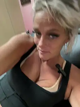 vixendoll87 online show from 9, 4, 2026