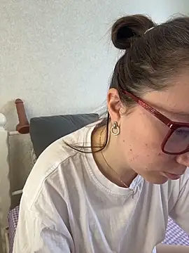 BeatriceTender online show from 9, 4, 2026