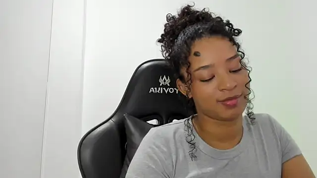 Snapshot of avellanatammy chatting on 4, 10, 2025 avellanatammy online show from 4, 10, 2025