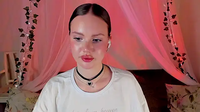 Snapshot of MishkaMe chatting on 20, 12, 2024 MishkaMe online show from 20, 12, 2024