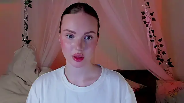 Snapshot of MishkaMe chatting on 3, 2, 2025 MishkaMe online show from 3, 2, 2025