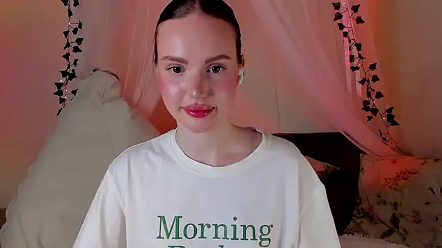 Snapshot of MishkaMe chatting on 3, 2, 2025 MishkaMe online show from 3, 2, 2025