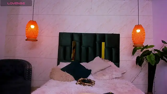 Taiissa  online show from 1, 3, 2025