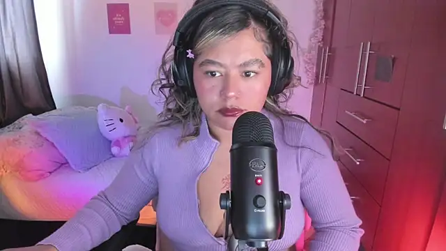 StephaniFox online show from 8, 9, 2025