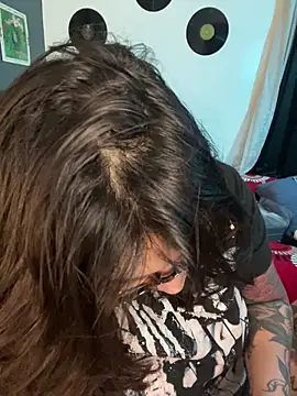 miacanela xo online show from 13, 4, 2026