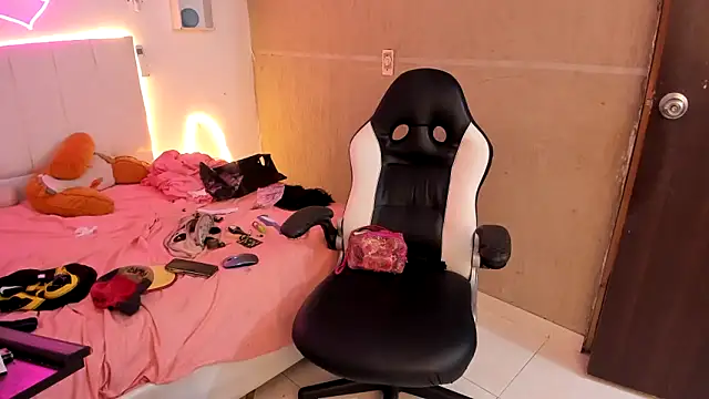 lilith horny online show from 8, 10, 2025