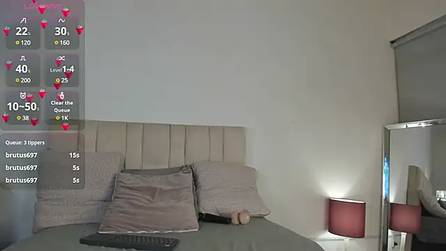 Snapshot of Roxxy_mora chatting on 8, 2, 2025 Roxxy mora online show from 8, 2, 2025