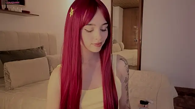 Snapshot of Roxxy_mora chatting on 6, 10, 2025 Roxxy mora online show from 6, 10, 2025