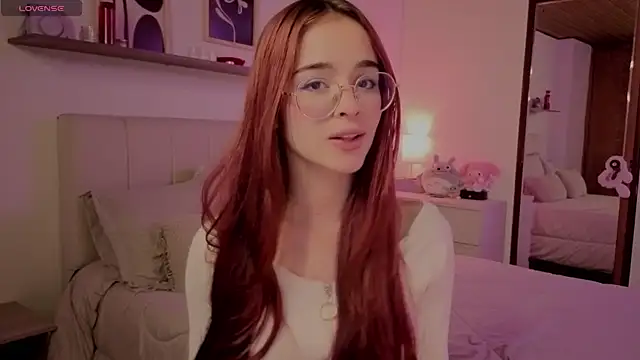 Snapshot of Roxxy_mora chatting on 1, 12, 2025 Roxxy mora online show from 1, 12, 2025