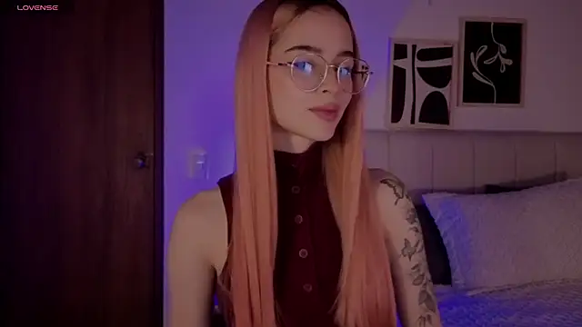 Snapshot of Roxxy_mora chatting on 6, 2, 2026 Roxxy mora online show from 6, 2, 2026