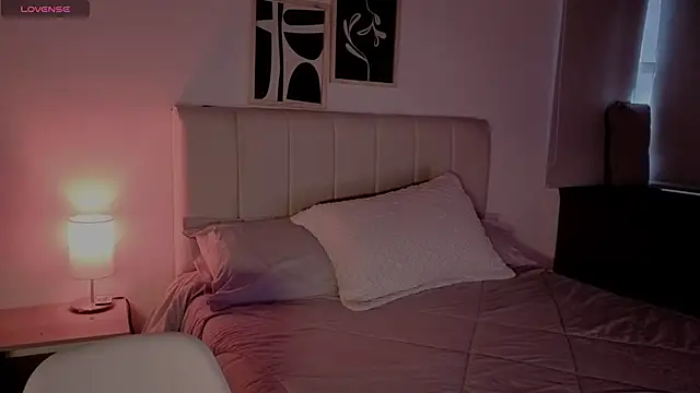 Snapshot of Roxxy_mora chatting on 19, 2, 2026 Roxxy mora online show from 19, 2, 2026