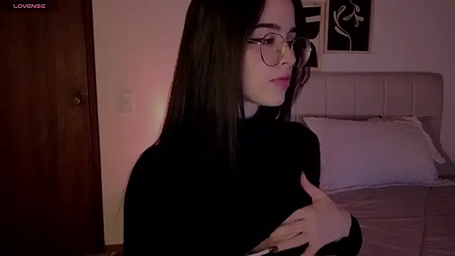 Snapshot of Roxxy_mora chatting on 23, 2, 2026 Roxxy mora online show from 23, 2, 2026