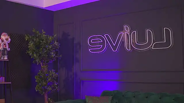 RaquelleVon online show from 30, 12, 2024