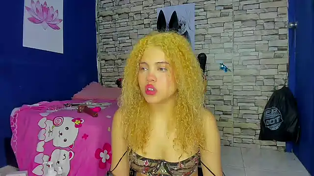 sofiacastillo01 online show from 13, 2, 2025