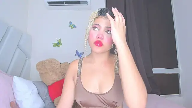 sofiacastillo01 online show from 20, 4, 2026