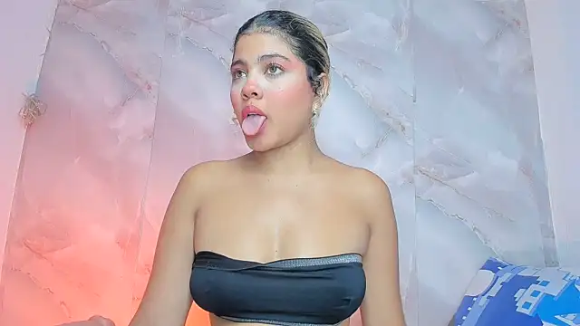sofiacastillo01 online show from 11, 6, 2026
