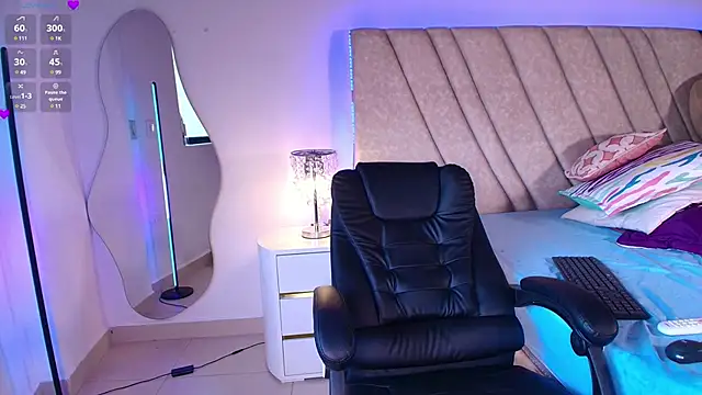 LeahPrada  online show from 28, 12, 2024