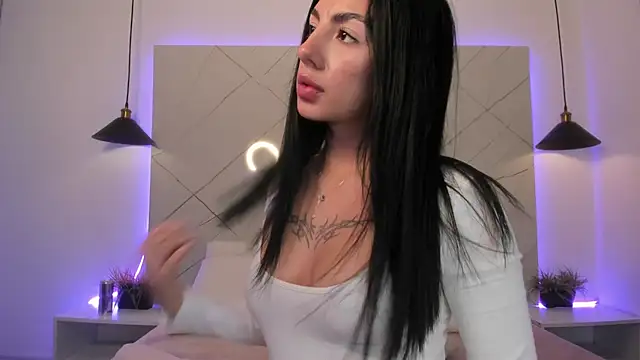 ANTONELLA  ROUSE  online show from 26, 4, 2026