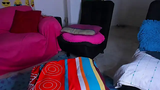 Snapshot of kerlysmith_24 chatting on 3, 10, 2025 kerlysmith 24 online show from 3, 10, 2025