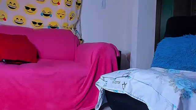 Snapshot of kerlysmith_24 chatting on 8, 10, 2025 kerlysmith 24 online show from 8, 10, 2025