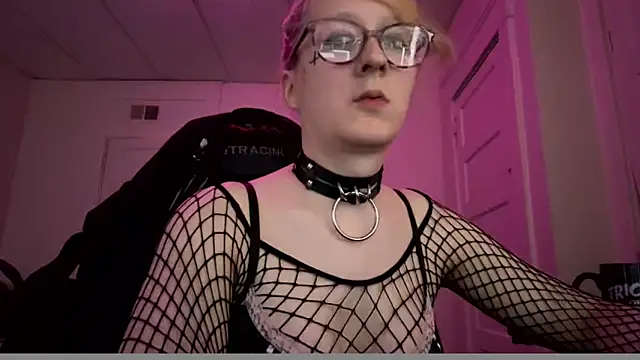 Snapshot of YandereDemon chatting on 10, 4, 2026 YandereDemon online show from 10, 4, 2026