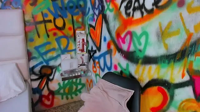 Snapshot of Liana_Bernocchi chatting on 12, 9, 2025 Liana Bernocchi online show from 12, 9, 2025