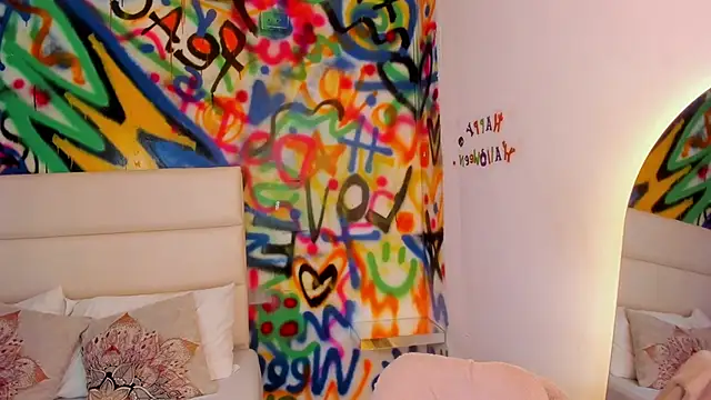 Snapshot of Liana_Bernocchi chatting on 6, 11, 2025 Liana Bernocchi online show from 6, 11, 2025