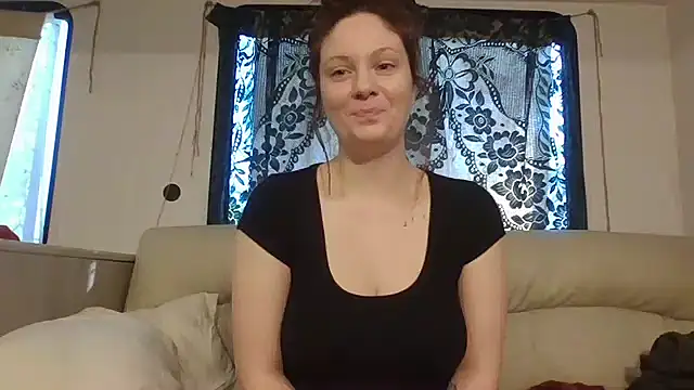 Snapshot of emerieskye20 chatting on 13, 1, 2025 emerieskye20 online show from 13, 1, 2025