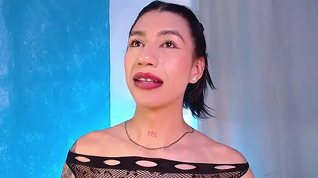 sofiaa grey  online show from 20, 1, 2025