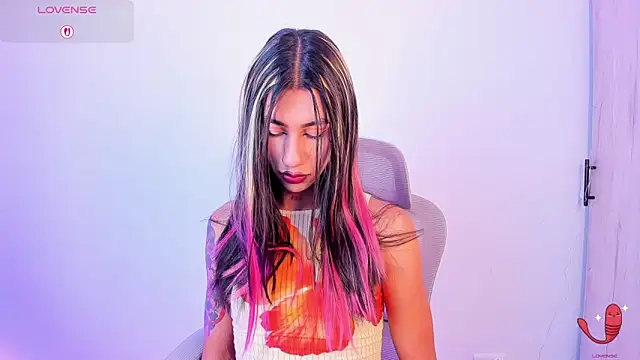 sofiaa grey  online show from 16, 11, 2025