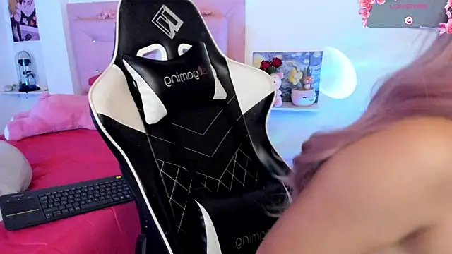 Snapshot of little_jade chatting on 13, 11, 2025 little jade online show from 13, 11, 2025