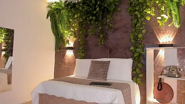 emily hunter12 online show from 22, 4, 2026