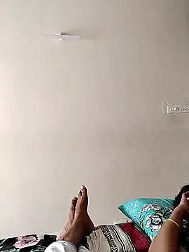 AUNTY1984 online show from 16, 9, 2025