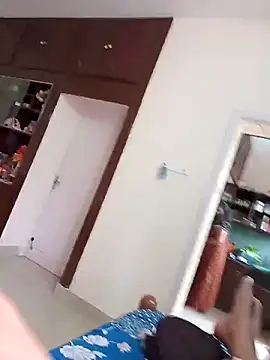 AUNTY1984 online show from 15, 4, 2026