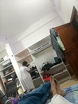 AUNTY1984 online show from 25, 6, 2026