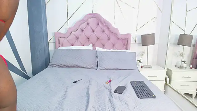 LaurenSnow online show from 14, 2, 2025