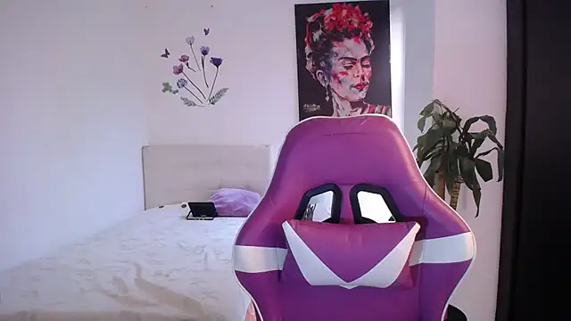 esmeraldaa230 online show from 3, 3, 2026