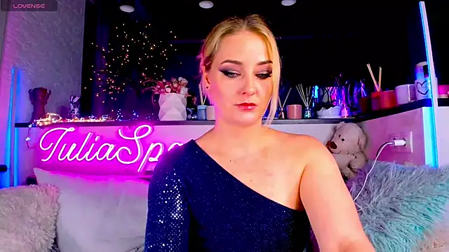 Snapshot of _JuliaSpace_ chatting on 10, 12, 2024 JuliaSpace online show from 10, 12, 2024