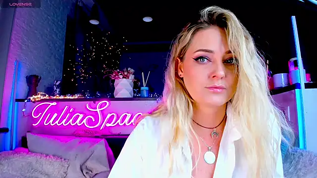 Snapshot of _JuliaSpace_ chatting on 19, 1, 2025 JuliaSpace online show from 19, 1, 2025