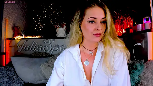 Snapshot of _JuliaSpace_ chatting on 11, 3, 2025 JuliaSpace online show from 11, 3, 2025