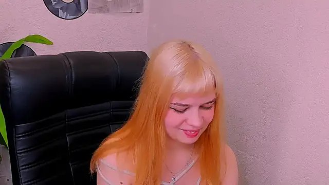 Snapshot of AlicePopsy chatting on 8, 3, 2025 AlicePopsy online show from 8, 3, 2025