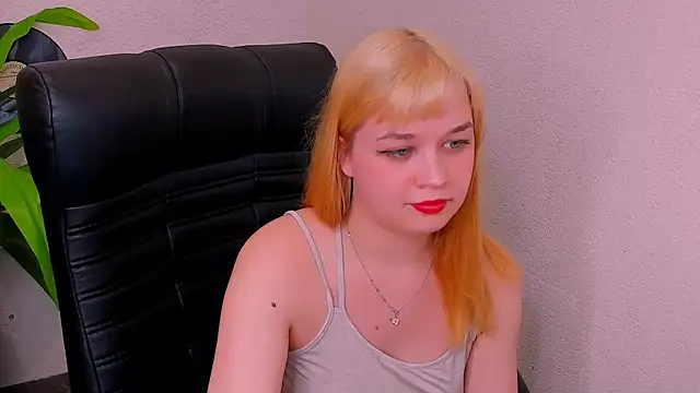 Snapshot of AlicePopsy chatting on 8, 3, 2025 AlicePopsy online show from 8, 3, 2025