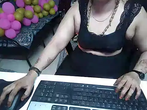 Arushisingh8888 online show from 18, 12, 2024