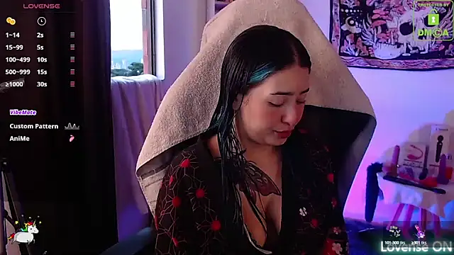 sweetcoralinee online show from 9, 10, 2025