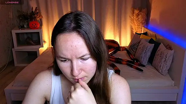 Little doll meow online show from 14, 10, 2025